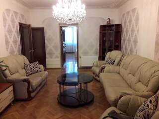 Апартаменты CENTER. 3 Bedrooms Баку Апартаменты-1